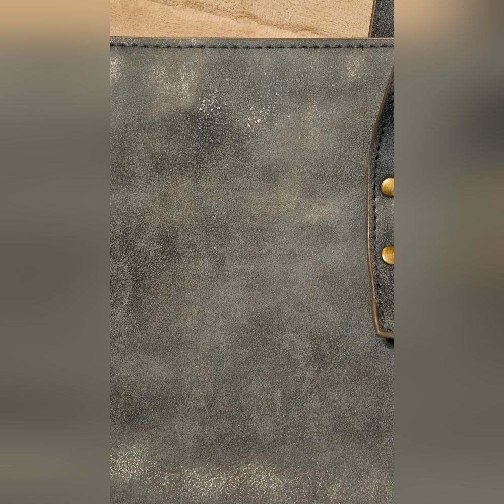 Large Blue Bag‎ with Gold Accents - Picture 10 of 10